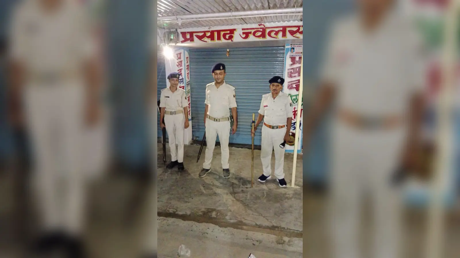 तरैया पोस्ट ऑफिस परिसर में कचरे का अंबार, दुर्गंध से ग्राहक व कर्मी परेशान